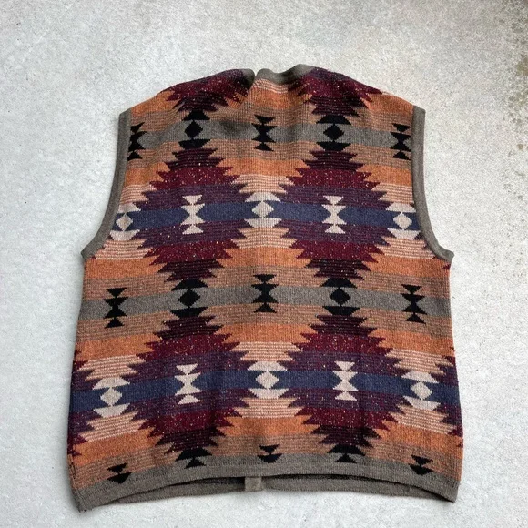 Men's Multicolor Patterned Sweater Vest - Picture 5 of 5